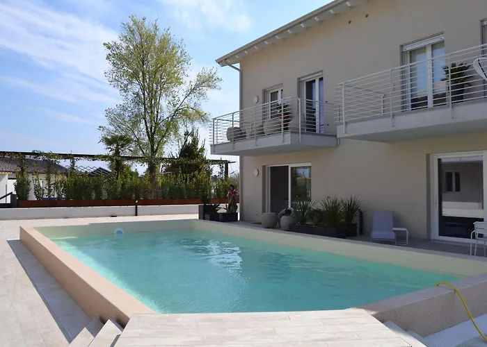 Aura Ar Holiday-Home